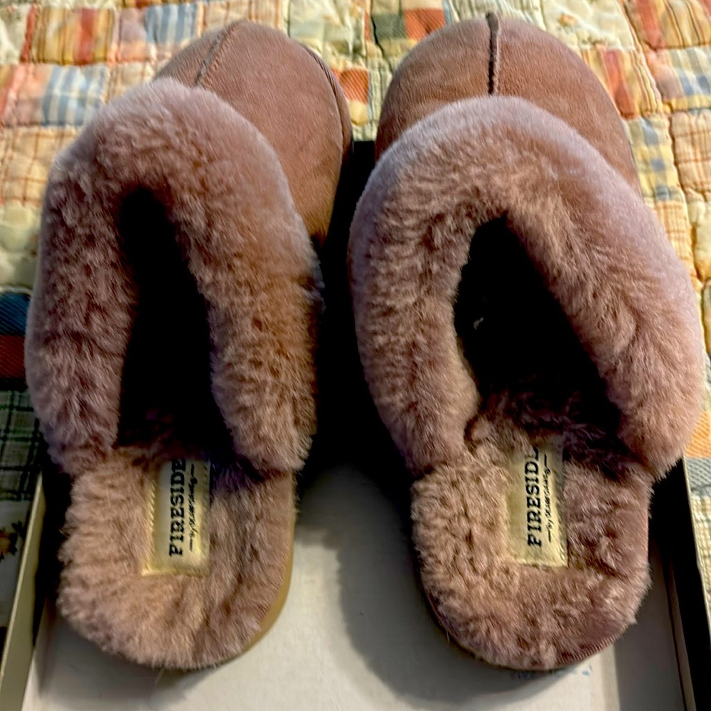 Dearfoam fireside skippers. Rose/pink